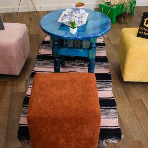 Table arabe à forme rond En bois rouge+Pouffe en bois rouge avec tissu
