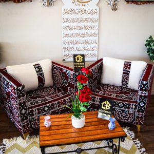قعدة عربي + طاولة 2 chaises en bois rouge avec tissu margoume
