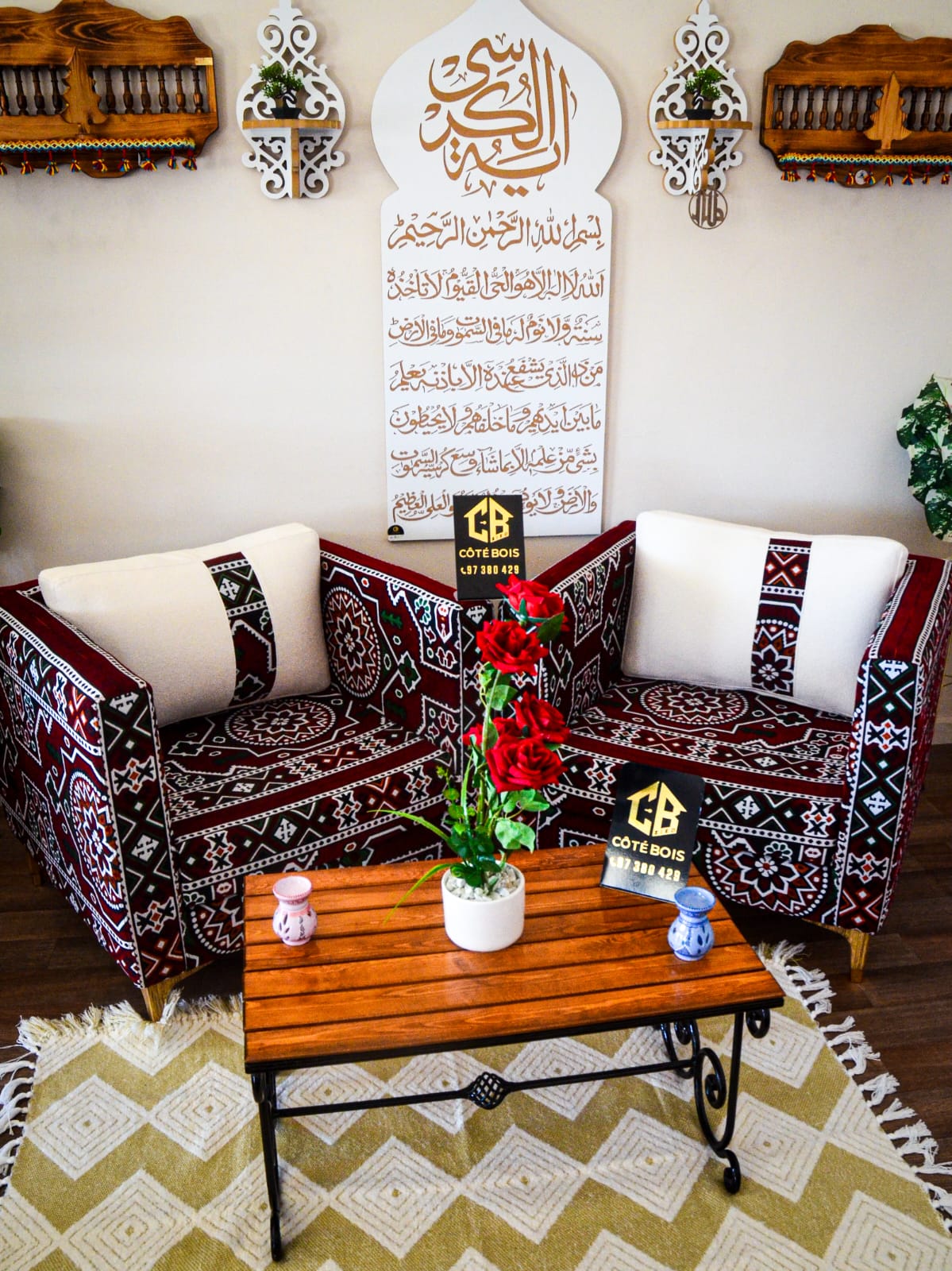 قعدة عربي + طاولة 2 chaises en bois rouge avec tissu margoume قعدة عربي + طاولة 2 chaises en bois rouge avec tissu margoume