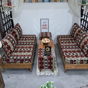 Accueil salon 2 canapés et 2 pouffes + 1 table en bois rouge